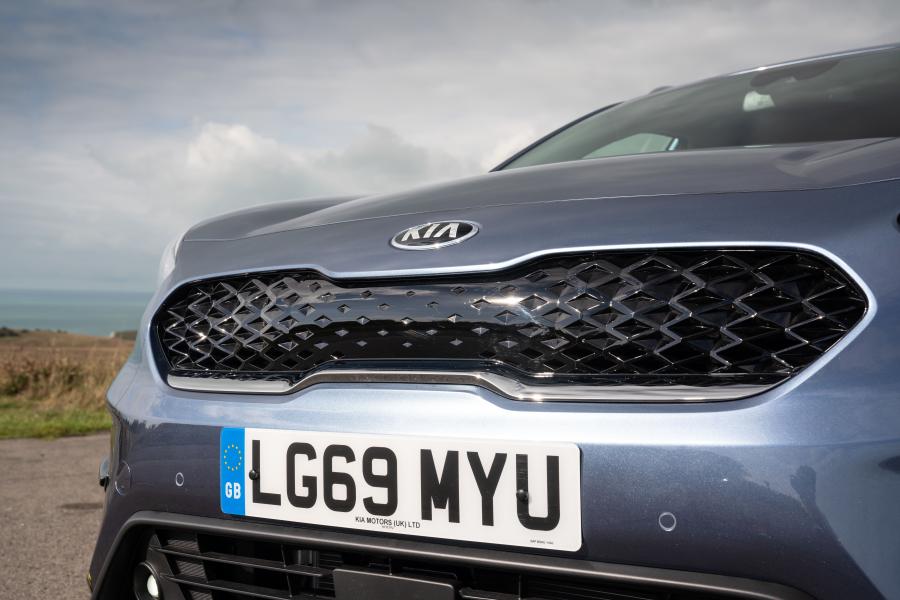 Детали экстерьера Kia Niro Plug-In Hybrid (DE) 2019 года  (UK) (фото 20 из 40)